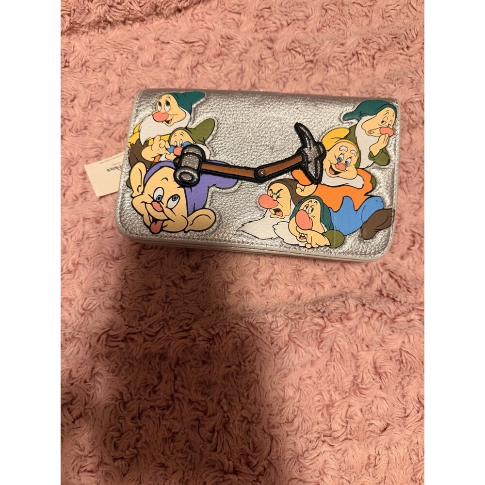 NWT Disney Parks Danielle Nicole Seven Dwarfs Snow White clutch Purse